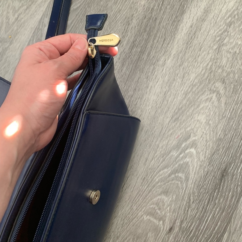 HandBags - Picture 7 of 9